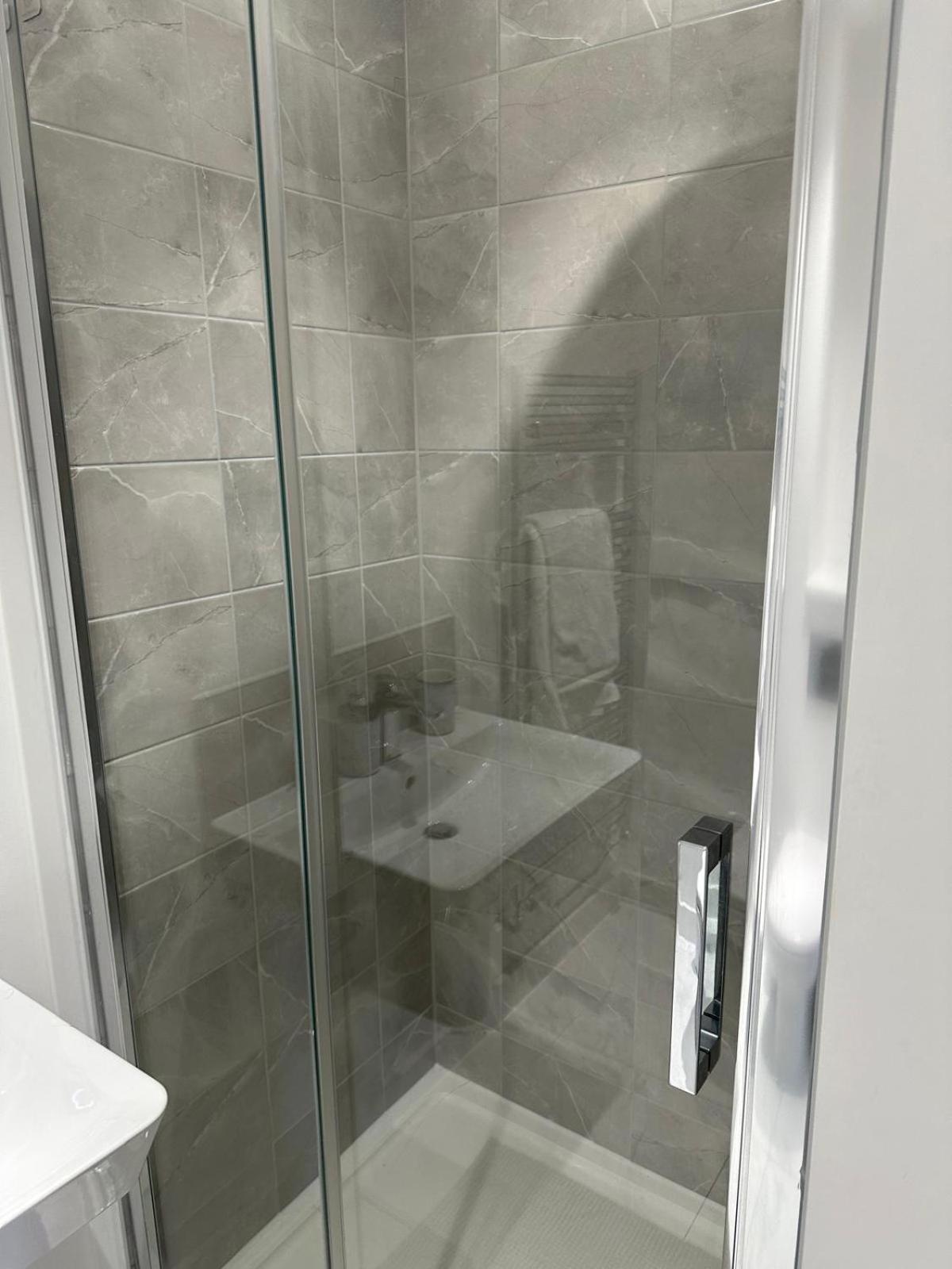 Lush King Ensuite In A Shared Home Manchester Esterno foto