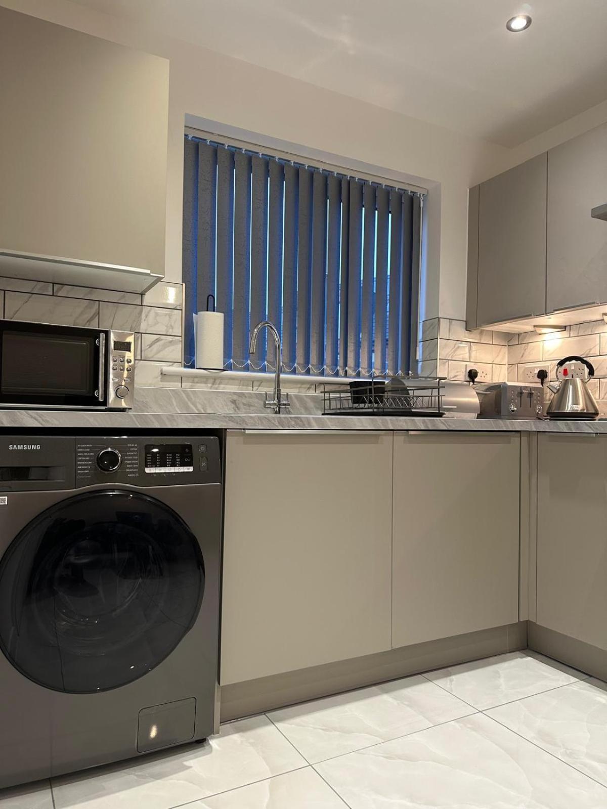 Lush King Ensuite In A Shared Home Manchester Esterno foto