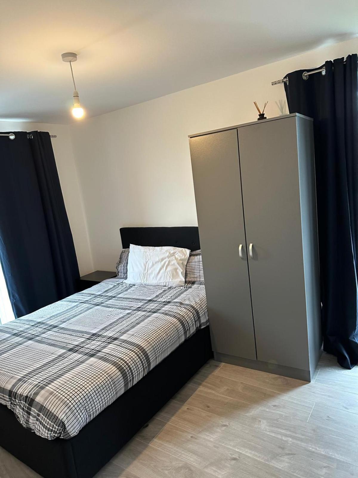 Lush King Ensuite In A Shared Home Manchester Esterno foto