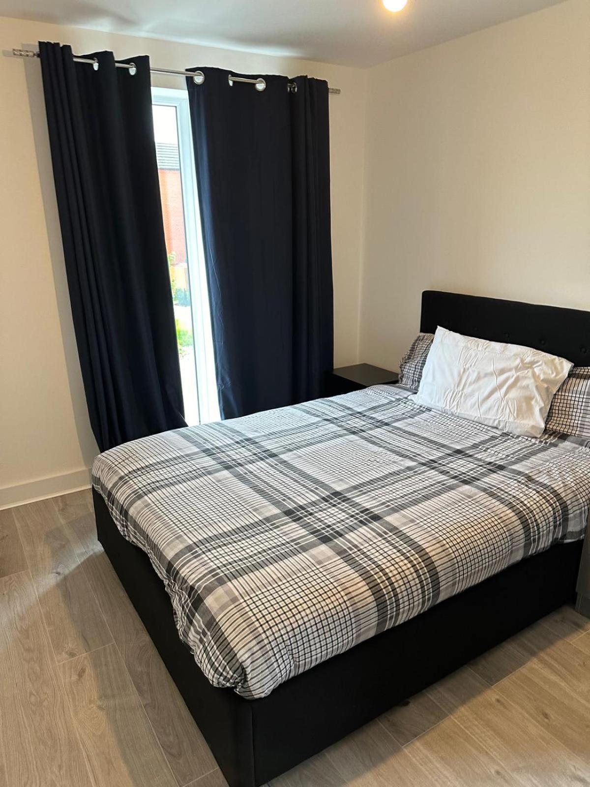 Lush King Ensuite In A Shared Home Manchester Esterno foto