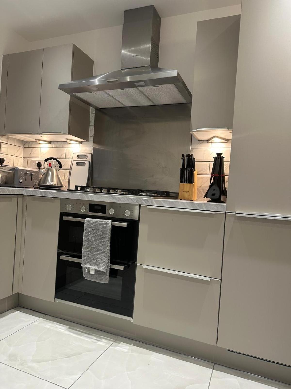 Lush King Ensuite In A Shared Home Manchester Esterno foto